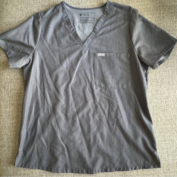 FIGS Women’s Catarina One Pocket Scrub Top - Picture 1 of 3